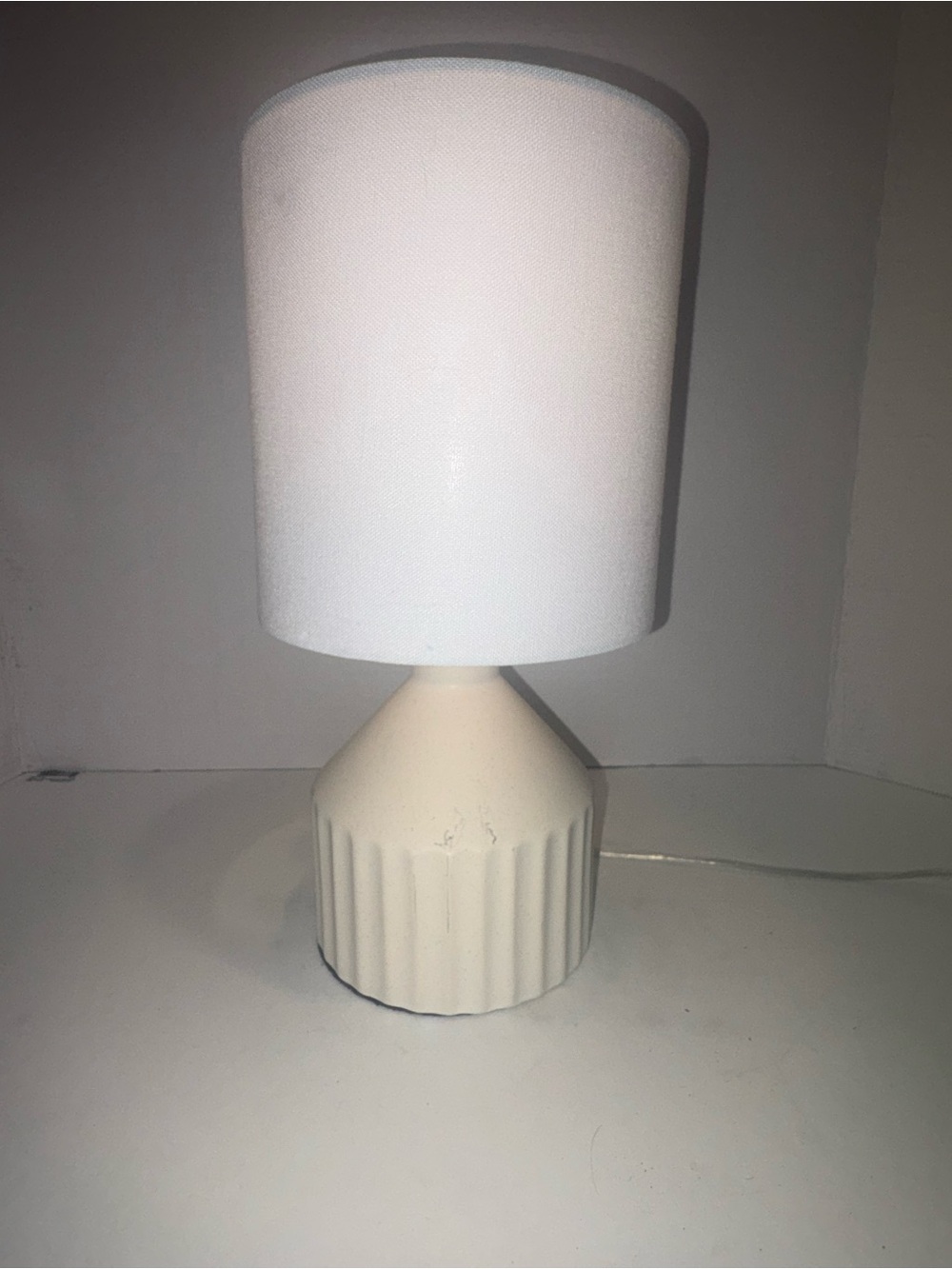 Modern Textured Ceramic Table Lamp in Cream & White